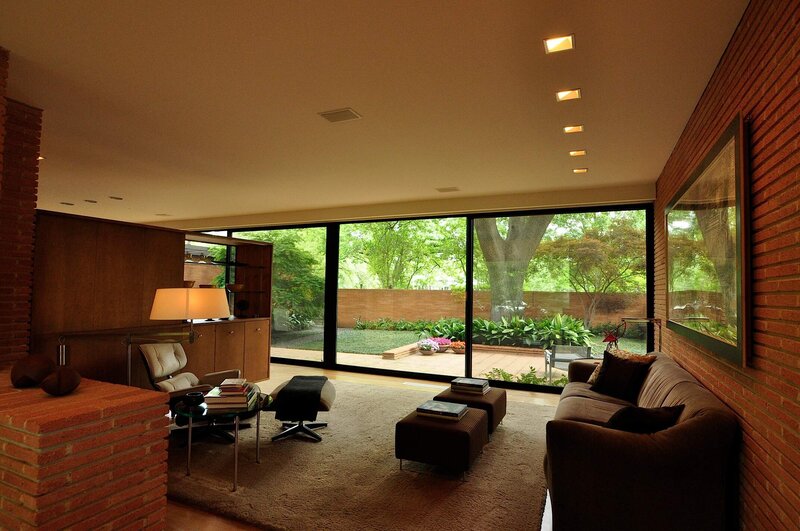 Nakoma Residence (Dallas, Texas): additional view of sitting room with porch window